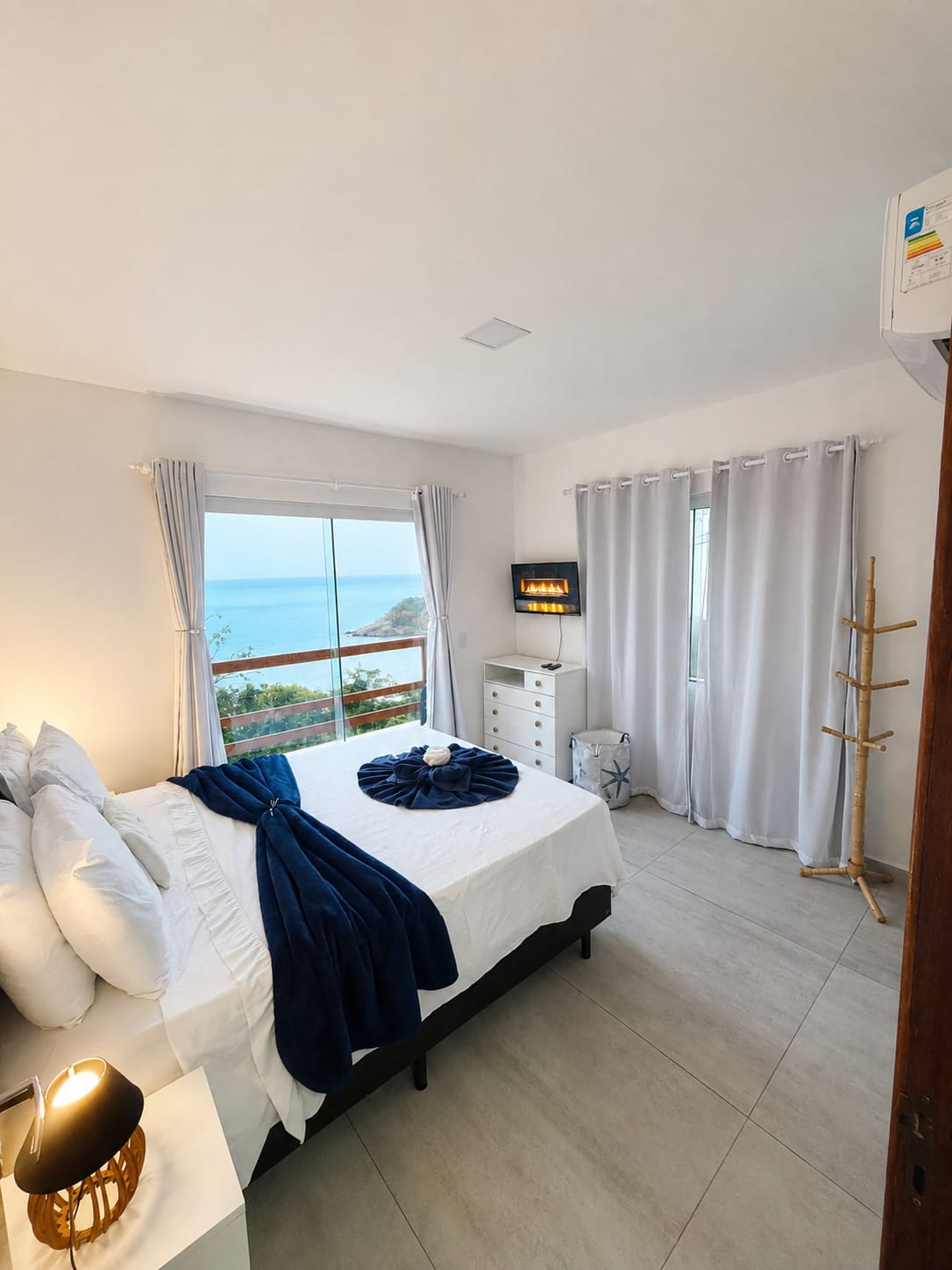 Quarto da Casa Principal com vista panorâmica para o mar de Arraial do Cabo