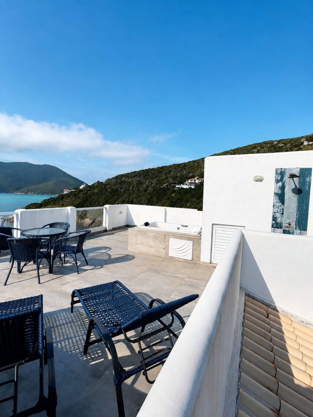 Área externa da Casa Principal com vista para o mar de Arraial do Cabo