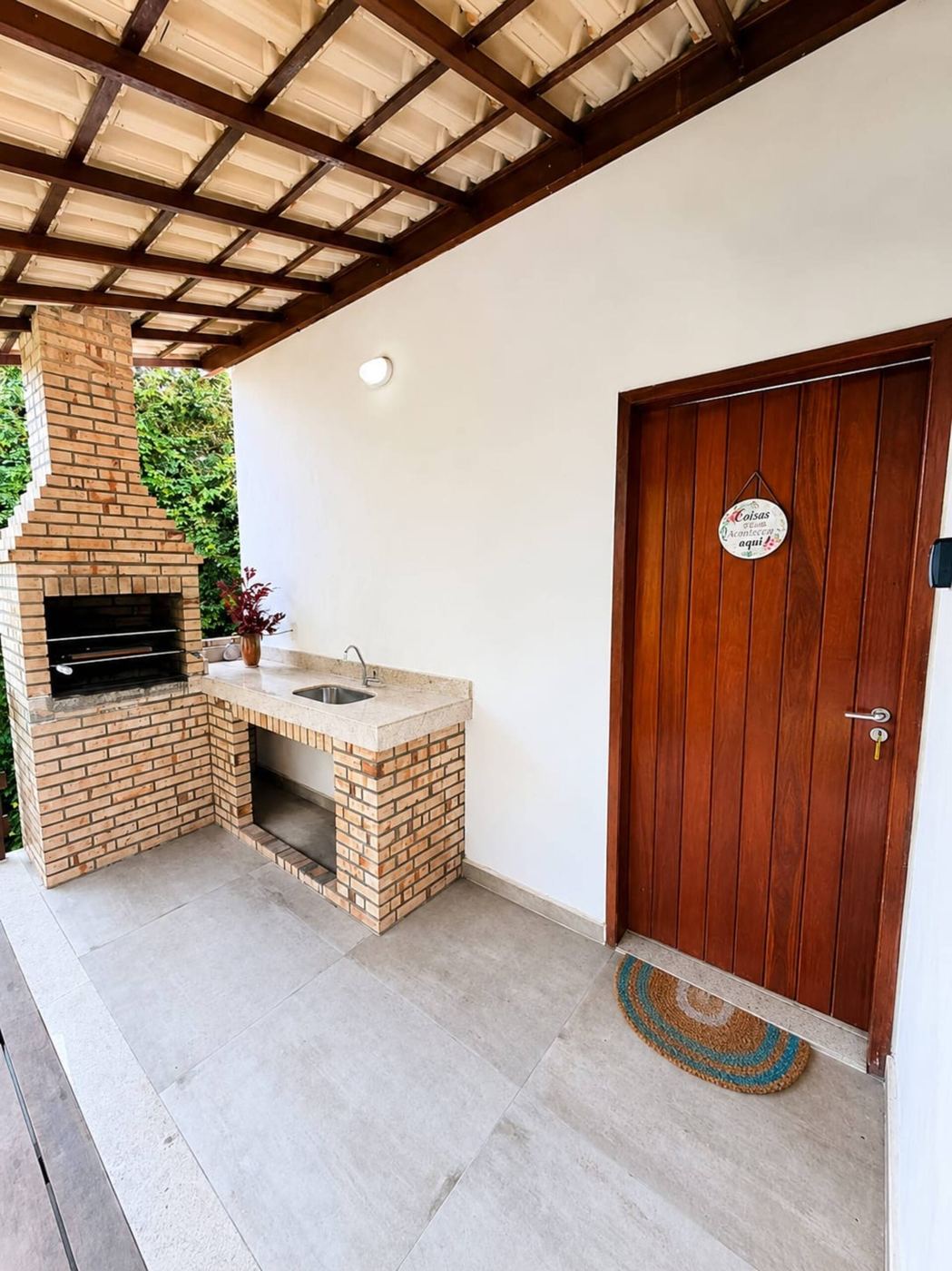 Churrasqueira na área externa da Casa Principal
