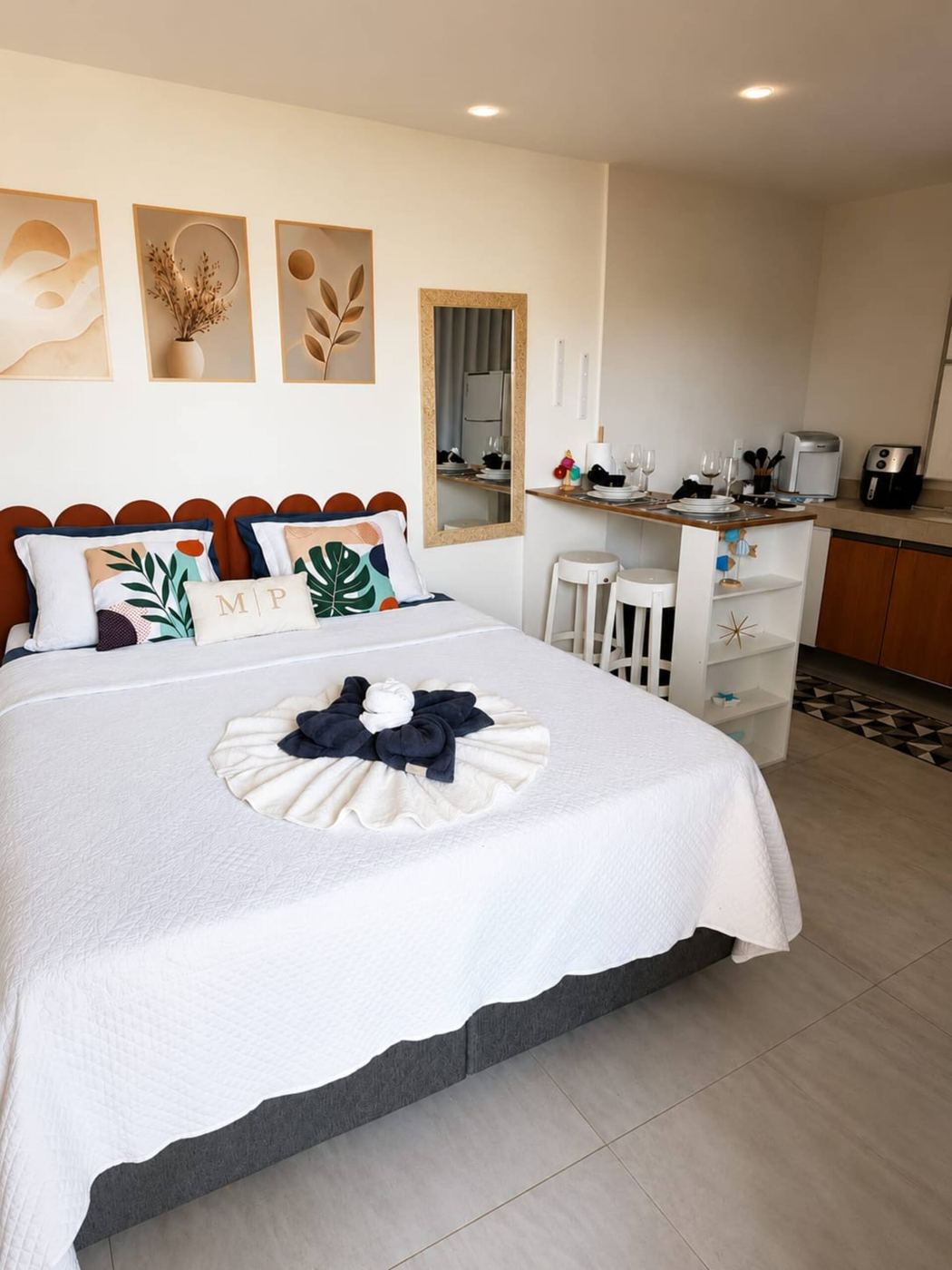 Interior do Loft com cama preparada para os hóspedes
